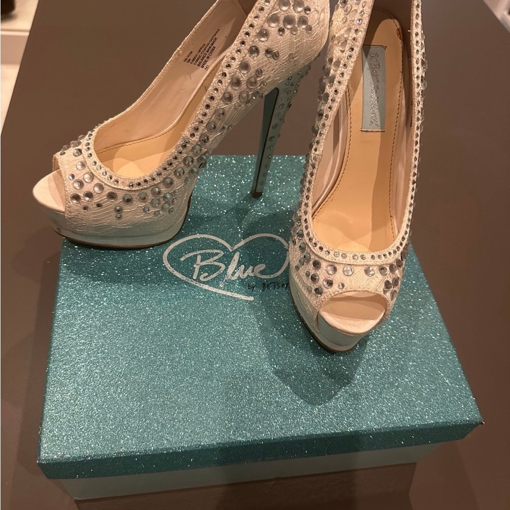 Blue by Betsey Johnson White Peep Toe Heels
